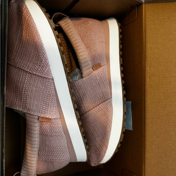 Toms Pink Knit Women's Sneakers - Picture 2 of 4